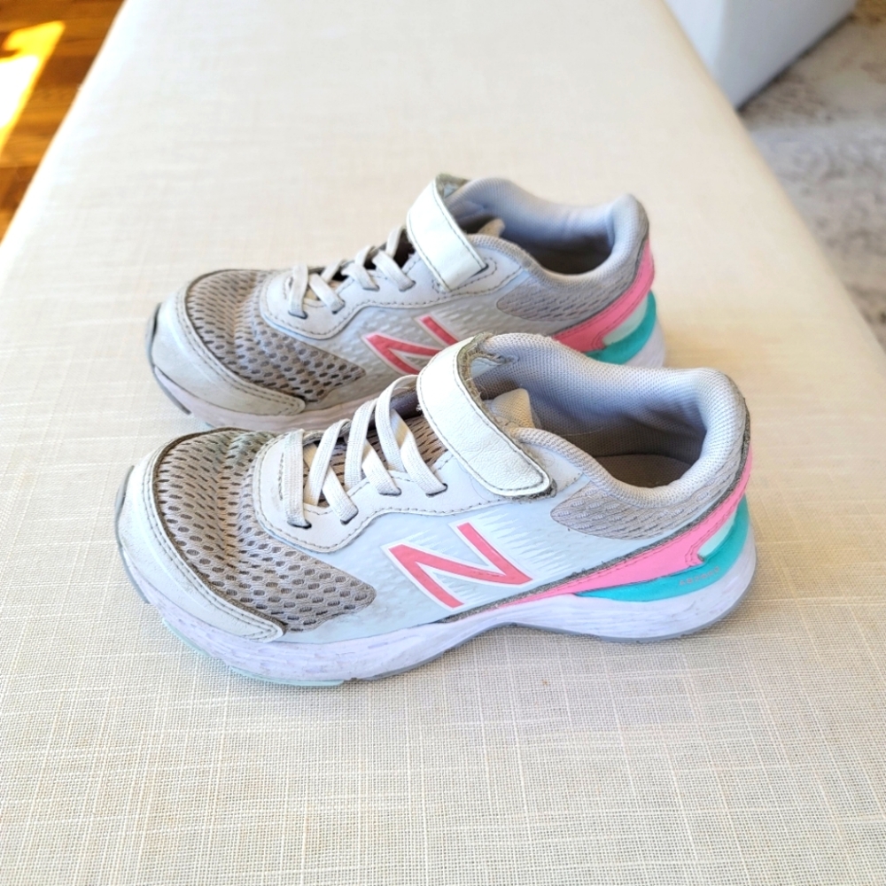New Balance sz 13.5 Sneakers Kids Girls Pink Shoes